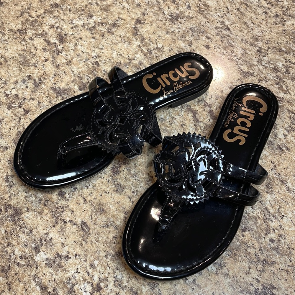Circus by Sam Edelman Thong Sandals. Girls Size 5. Shiny Black. GUC